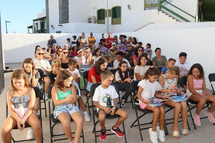 Presentación 'Los Cuentos de Los Chinijos' Noticias Yaiza | Presentación de ‘Los cuentos de Los Chinijos’