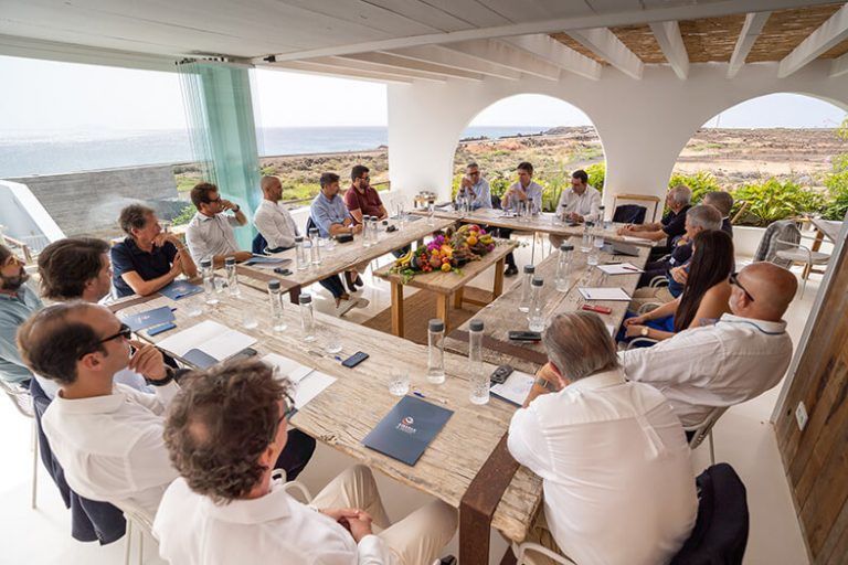 Noticias Yaiza | El Círculo de Empresarios de Lanzarote debate en Playa Blanca los proyectos transformadores para la Isla