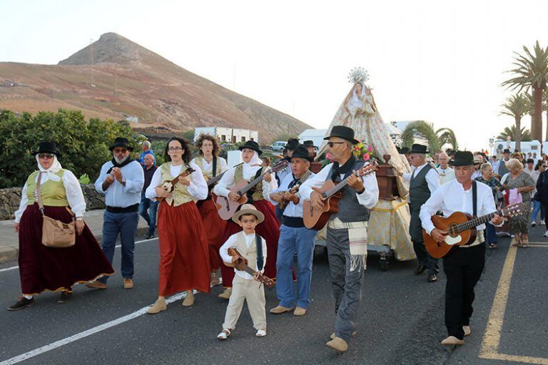 Noticias Yaiza | Femés sale de romería para venerar a la Virgen del Rosario