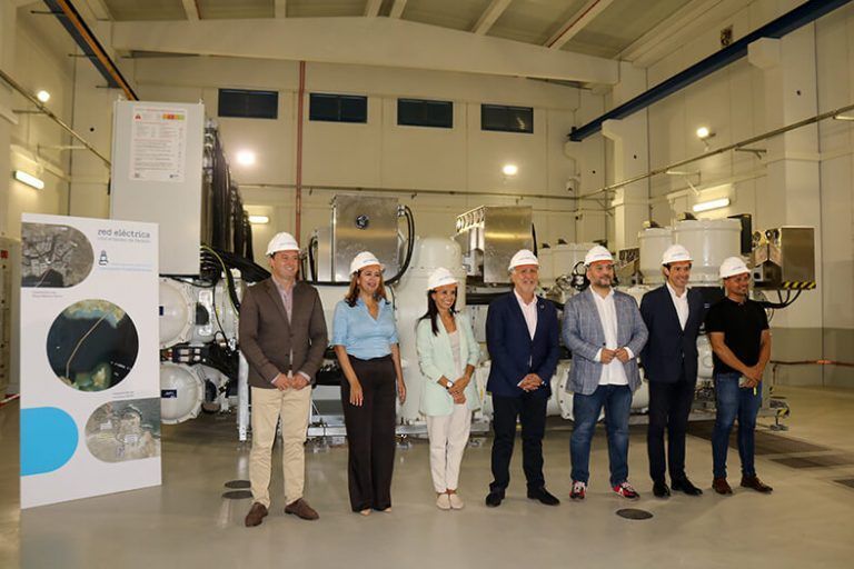 Noticias Playa Blanca | En marcha el cable submarino entre Lanzarote y Fuerteventura