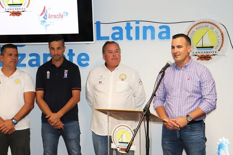 El Tritón Clínica Bari recibe premio a su corta y laureada trayectoria en la vela latina insular
