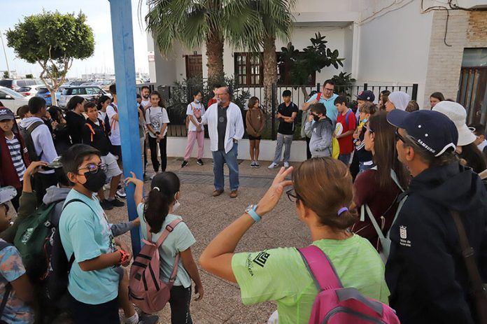 Noticias Lanzarote | Alumnado del CEO Playa Blanca disfrutó este martes de un sendero educativo por el litoral de Arrecife
