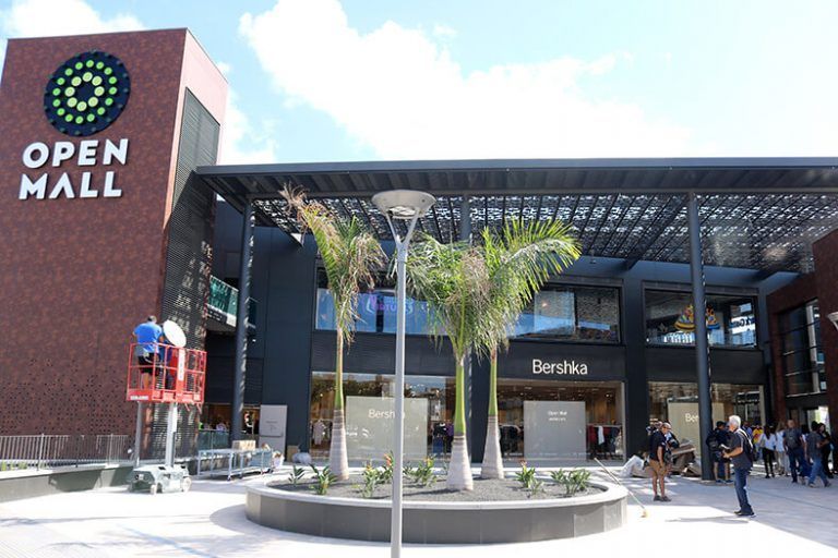 Noticias Lanzarote | Últimos retoques antes de la gran apertura mañana viernes, 11 de noviembre, del Open Mall Lanzarote 