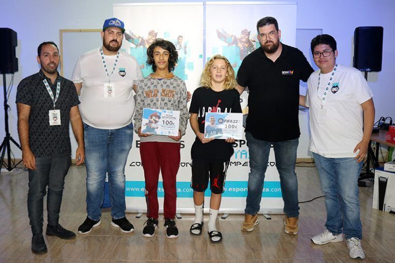 Noticias Yaiza | Inar Silva y Aiven Golombek, campeones de la "eSports Yaiza Competition"