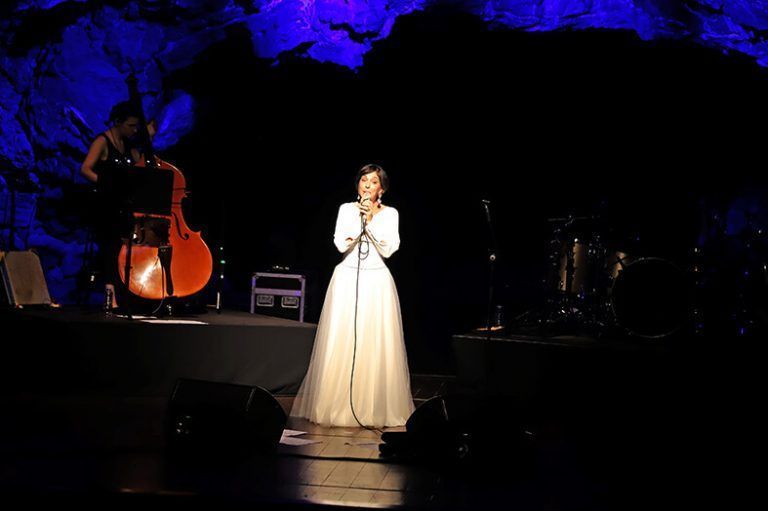 Noticias Lanzarote | La cantante portuguesa Teresa Salgueiro pone el broche final a los actos conmemorativos por el centenario de Saramago