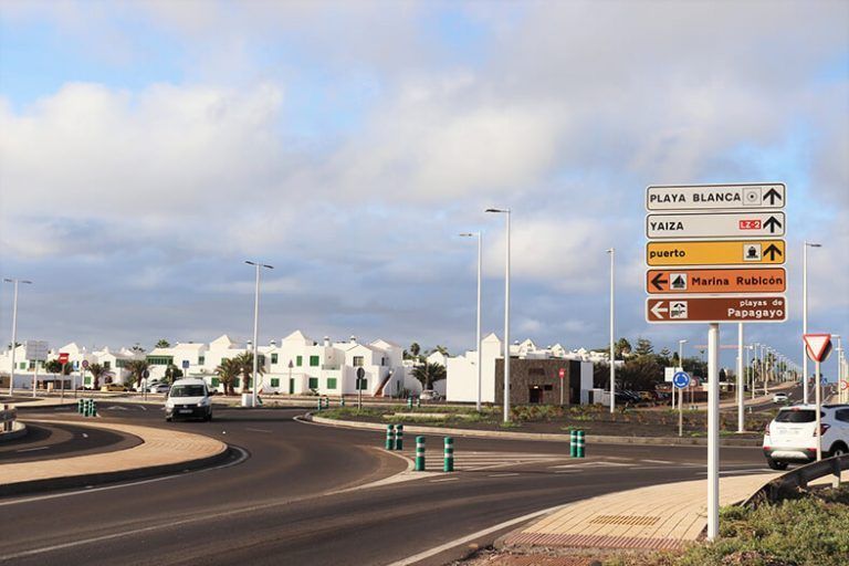 Noticias Yaiza | Yaiza adjudica por 300.000 euros la mejora de la señalética urbana del municipio