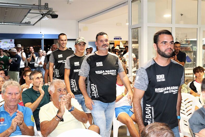 El Tritón Clínica Bari recibe premio a su corta y laureada trayectoria en la vela latina insular