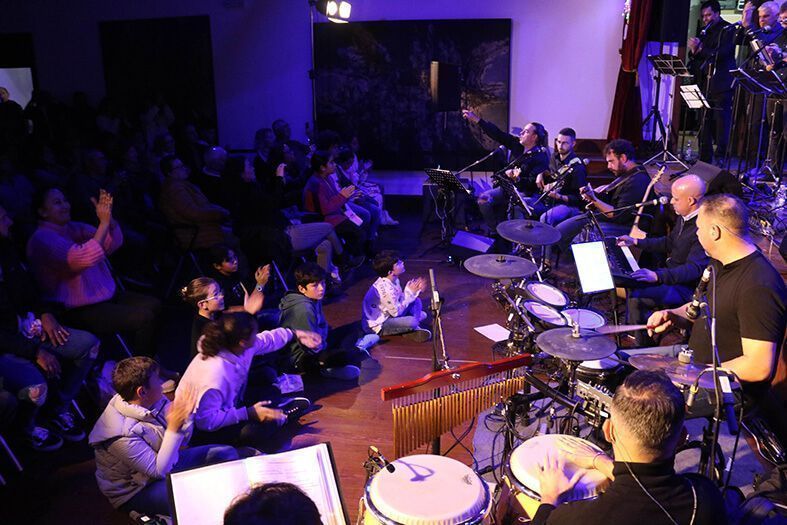 ‘Cantando en Navidad’ llena de magia y ritmo la Casa de la Cultura de Yaiza