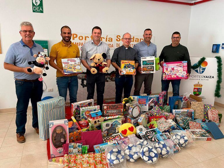 Noticias Yaiza | Yaiza hace entrega de los juguetes recogidos en su ‘Portería Solidaria’