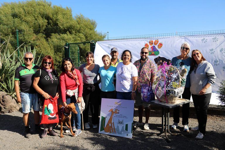 Yaiza festeja la Navidad también con sus mascotas para sensibilizar a la población sobre el abandono animal