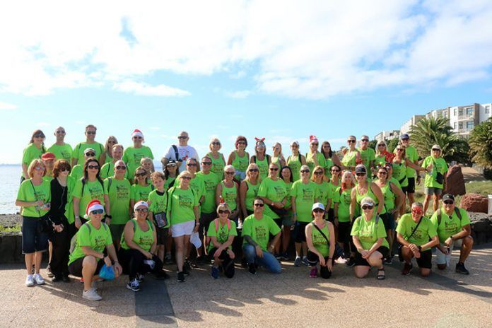 Noticias Playa Blanca | Medio centenar de personas participan en la caminata solidaria Playa Blanca Wine Walk 2022