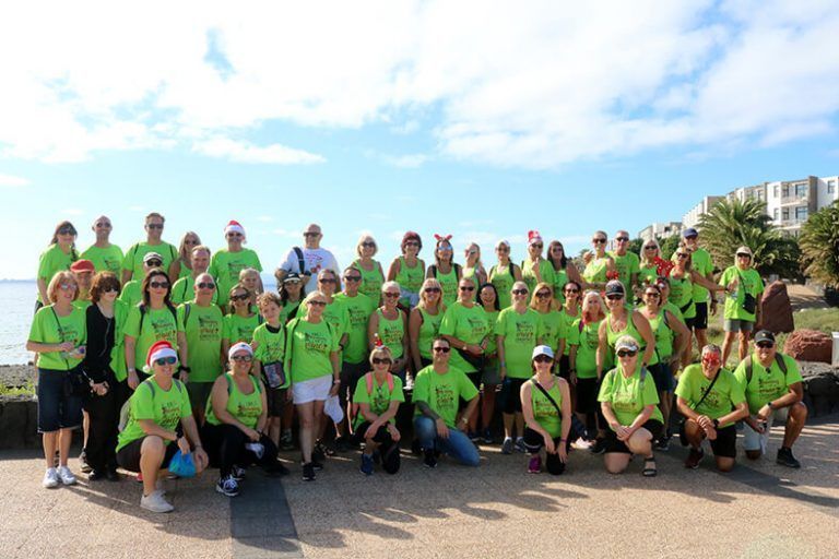 Noticias Playa Blanca | Medio centenar de personas participan en la caminata solidaria Playa Blanca Wine Walk 2022