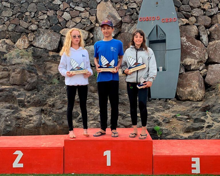 Noticias Yaiza | El italiano Claudio Crocco se alza con la Optimist Lanzarote Trophy 2022