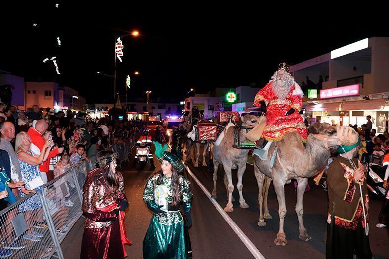Noticias Playa Blanca | Delirante recibimiento a los Reyes Magos en Yaiza y Playa Blanca