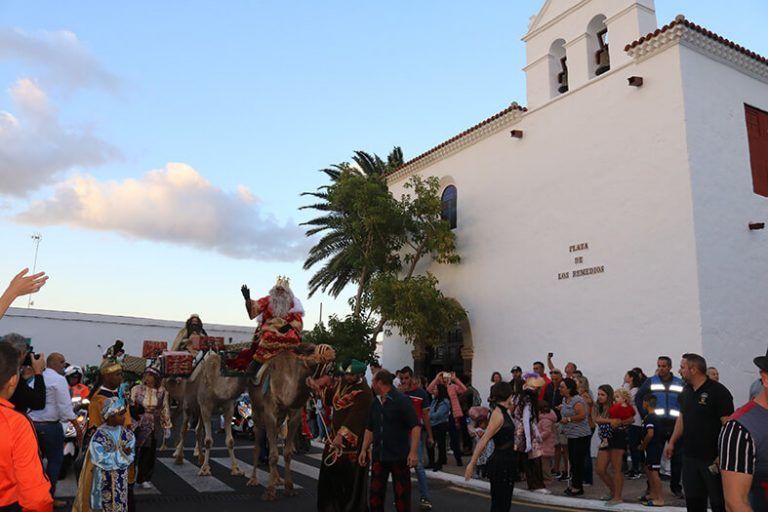 Yaiza | Delirante recibimiento a los Reyes Magos en Yaiza y Playa Blanca