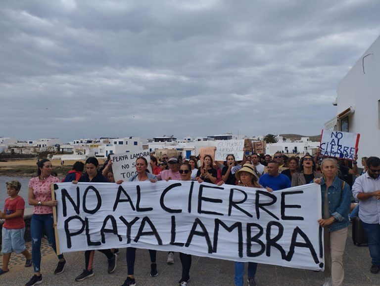 Noticias Lanzarote |  Los gracioseros plantan cara a la Demarcación de Costas