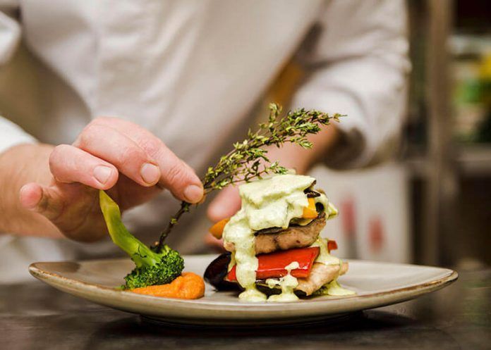 Noticias Lanzarote | Los Centros Turísticos apuestan por el talento de sus profesionales para su servicio de restauración