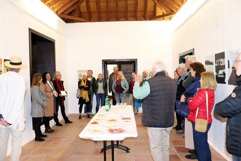 Noticias Yaiza | Kathrin Baenziger muestra en Yaiza otra forma de ver los colores de Lanzarote