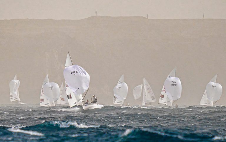 Noticias Lanzarote | Los 470 españoles dominan en la Lanzarote International Regatta tras una jornada afectada por la ‘calima’ procedente del Sahara