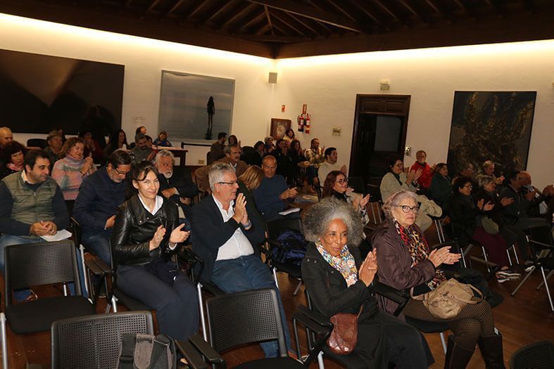 Nacho Romero presenta en Yaiza ‘Bogando entre líneas’,