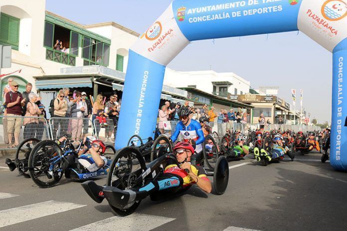 Playa Blanca aclama la victoria del deporte adaptado en la Vuelta a Playa Blanca  Handbike