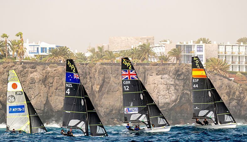 Jordi Xammar y Nora Brugman “surfean” al frente de la Lanzarote International Regatta y son los nuevos líderes de 470