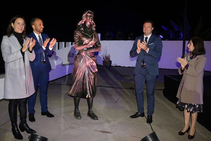 Noticias Yaiza | Femés descubre con emoción y orgullo su escultura inspirada en Mararía