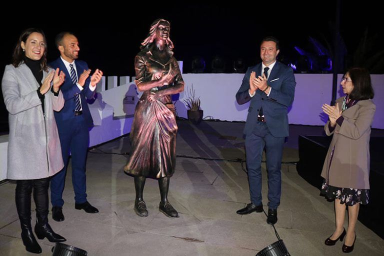 Noticias Yaiza | Femés descubre con emoción y orgullo su escultura inspirada en Mararía