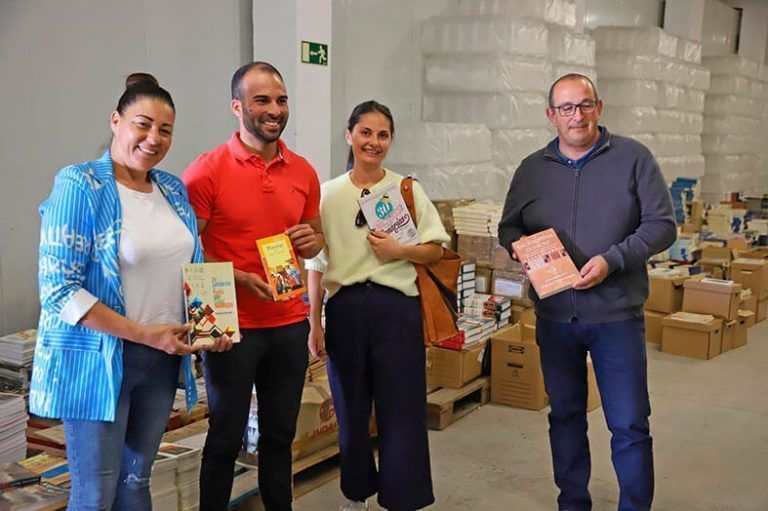 Noticias Lanzarote | El Cabildo dona miles de libros a centros educativos, asociaciones y bibliotecas municipales de la isla