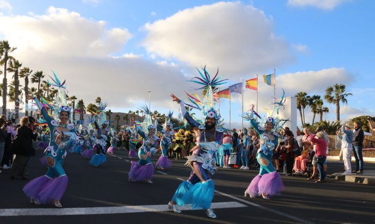 Noticias Playa Blanca | Playa Blanca goza con la vuelta del gran coso carnavalero
