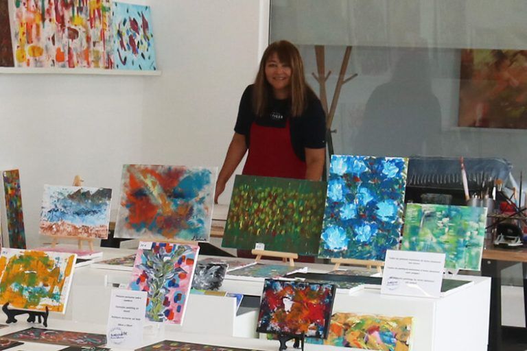 Noticias Playa Blanca | Los colores de la vida, arte a medida con Arina Satanova