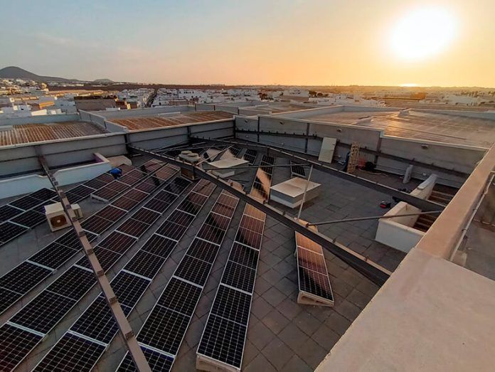 Noticias Lanzarote | La Cámara de Lanzarote inaugura la primera instalación de autoconsumo compartido de la isla