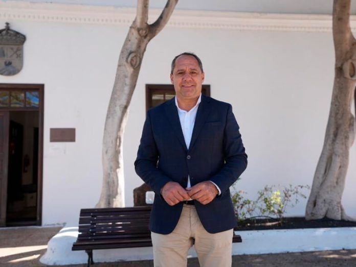 Noticias Yaiza | El PP de Yaiza consigue la unanimidad del pleno para reconocer con honores a Victor Fernández Gopar y Pascual Calabuig