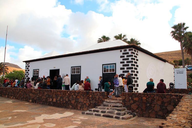 Yaiza estrena la rehabilitada Casona de Femés con una muestra en honor a ‘Mararía’