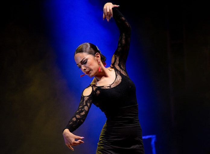 Noticias Lanzarote | La plasticidad del baile se apodera de "El Salinero" con la Muestra de danza contemporánea Suelo y Aire