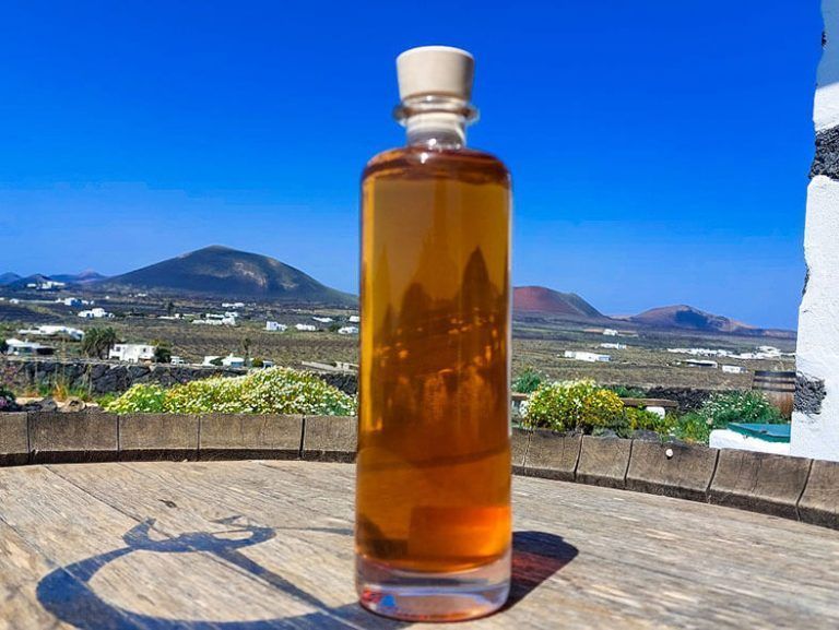 Noticias Lanzarote | Bodegas Vega de Yuco convoca un concurso de diseño gráfico para la imagen de su primer destilado de producción tradicional