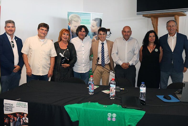 Noticias Yaiza | Vecinos y letrados respaldan la Jornada de Viviendas celebrada en Playa Blanca