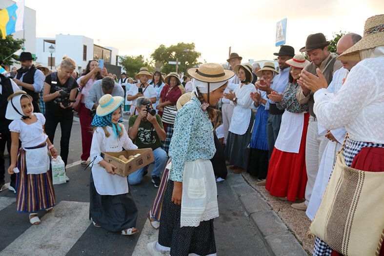 Uga une tradición y espíritu festivo en su romería