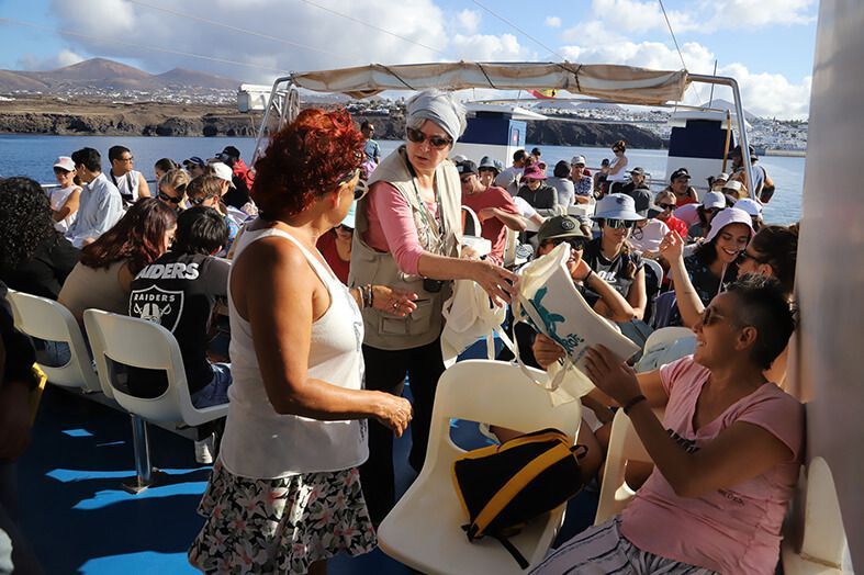Un centenar de personas disfruta de un avistamiento de cetáceos en la Reserva de la Biosfera de Lanzarote