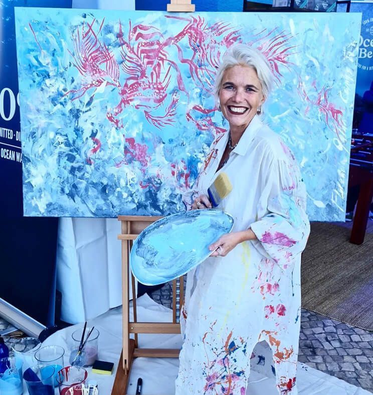 Noticias Playa Blanca | La artista plástica Flor Galán y el grupo Bombai comparten su arte en MYND Yaiza con motivo del Día Mundial de los Océanos