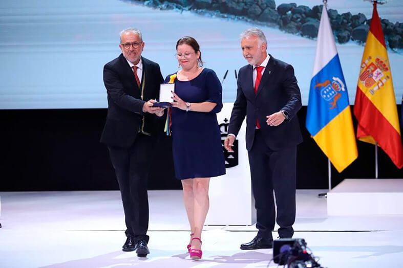 Noticias Lanzarote | Las Revoltosas y Los Buches reciben la Medalla de Oro de Canarias 2023