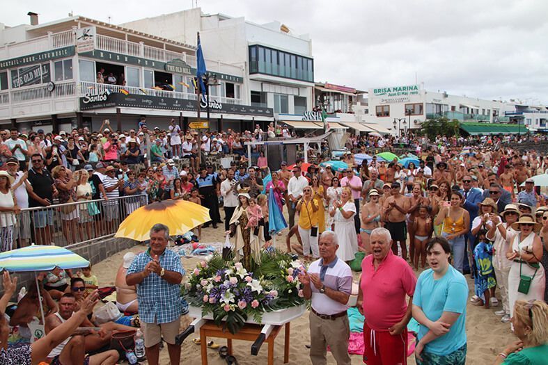 El pueblo Playa Blanca, entregado a su Patrona en tierra y mar