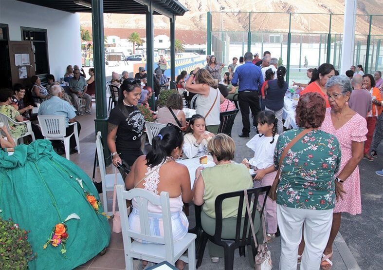 Abuelos de Yaiza celebran su día arropados por nietos y familias