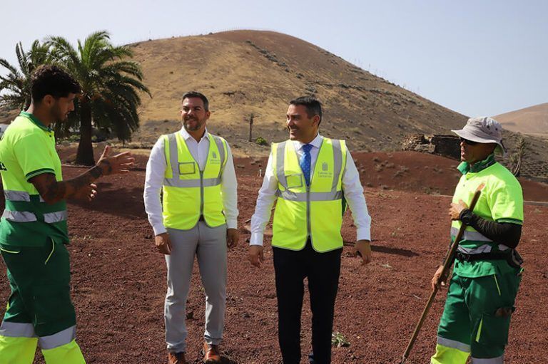 Noticias Yaiza | El Cabildo de Lanzarote inicia en Yaiza un plan de choque para la limpieza y el adecentamiento de los márgenes de las carreteras