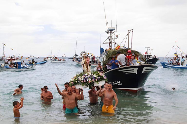 Noticias Yaiza | El pueblo Playa Blanca, entregado a su Patrona en tierra y mar