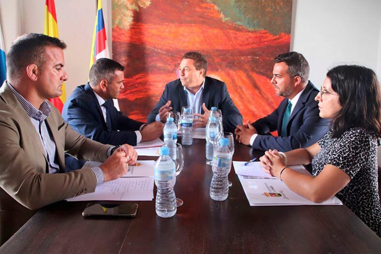 Noticias Yaiza | Óscar Noda expone las prioridades de Yaiza al presidente del Cabildo insular