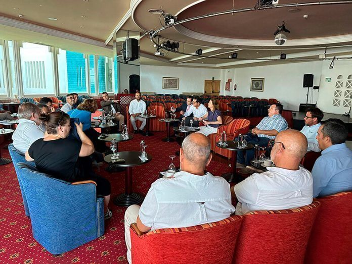 Reunión entre el Ayuntamiento y hoteleros de Yaiza Noticias Yaiza | Yaiza acuerda con los hoteleros reuniones monográficas para tratar mejoras de servicios e infraestructuras públicas