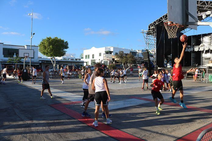 Noticias Yaiza | Casi un centenar de entusiastas del baloncesto tomaron parte en el Torneo 3x3 Fiestas del Carmen
