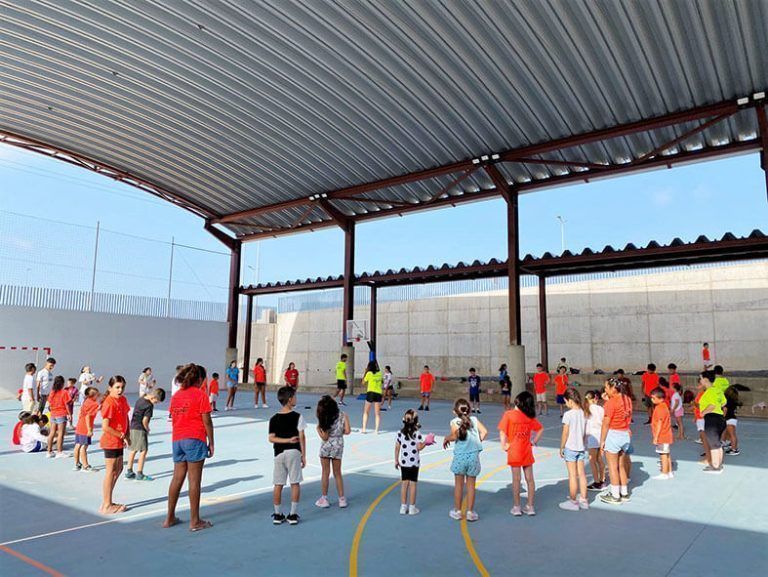 Noticias Playa Blanca | Doscientos jóvenes de Yaiza disfrutan de la campaña deportiva de verano