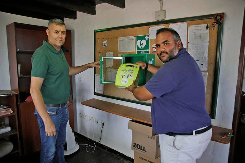 Instalación de un desfibrilador semiautomático en el camping de Papagayo